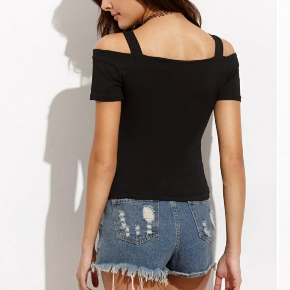 WOMEN'S BLACK COLD SHOULDER KNIT TOP MEDIUM